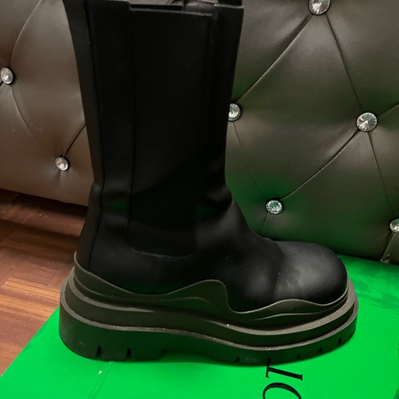 Bottega Veneta Tire Chelsea Boots - Picture 8 of 10